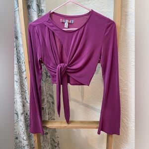 URBAN OUTFITTERS ELLE KEYHOLE PURPLE WRAP TOP   SIZE MEDIUM